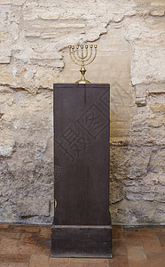 石头烛台与古老 wal 的老烛台 石头 耶路撒冷 游客 墙背景