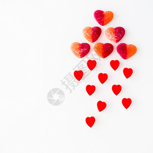 从果酱糖果以红心的形式 婚礼 庆典 粉色的 白色的背景图片