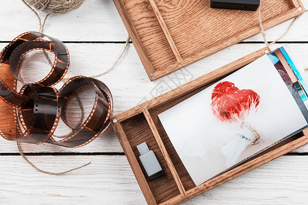 带结婚日照片的木制摄影盒 浪漫 卡 情人节 丈夫背景图片