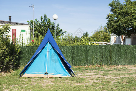 营地的帐篷 绿色的 野餐 远足 户外的 冒险 自然 夏天背景图片