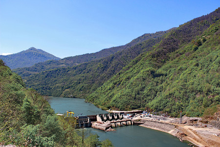 从格瓦拉堡垒到河边的景象 日落 旅游 阳光 山脉背景