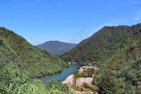 从格瓦拉堡垒到河边的景象 自然 风景 夏天 天空背景