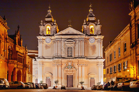 灯火通明的圣保罗大都会大教堂 通常被称为圣保罗大教堂或姆迪纳大教堂 马耳他姆迪纳罗马天主教大教堂的夜景 基督教背景