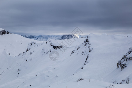 冬雪阿尔卑斯山全景 滑雪道 冬天 蓝色的 霜图片