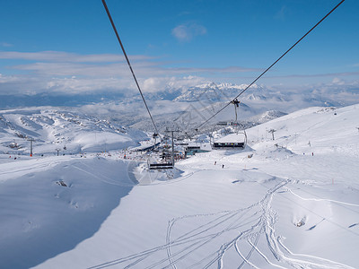 帕纳索斯滑雪度假胜地的滑雪电梯 运输 山顶 冻结背景图片
