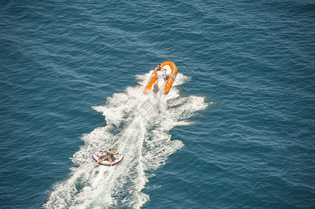 夏季的游水运动 休闲的 夏天 天线 快艇 户外的 活动背景图片