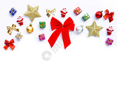 圣诞礼物 松树枝和装饰品的赠品 丝带 卡片 弓背景图片