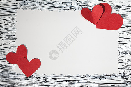 古年纸上多彩的红纸心脏 情人节 插图 钥匙 手 假期背景图片