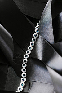 奢华钻石手镯 珠宝和时装品牌 爱 丝带 时尚婚礼高清图片素材