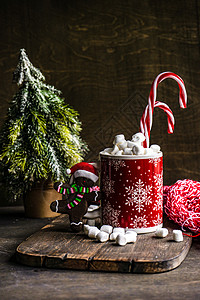 微博热搜带有棉花糖的圣诞卡概念 平铺 微博 食物 纺织品 木制的背景