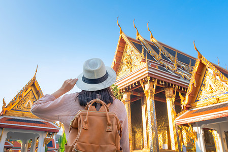 美丽的亚洲女观光女性享受泰国曼谷度假旅行 在曼谷度假旅游 乐趣 背包户外高清图片素材