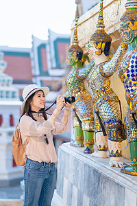 美丽的亚洲观光女游客在泰国曼谷度假旅行时微笑并享受旅途愉快 女性 照片访问高清图片素材