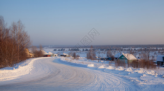 天气动画素材一个埋有雪的村庄 房子和一条动画路通向那里 冬季 天气背景
