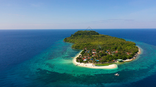 白沙滩和小船 热带旅游岛 顶层风景背景图片