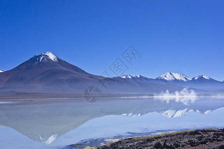 高峡平湖蓝色地平线蓝天高清图片