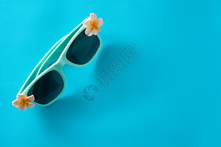 带花朵的太阳镜 假期 夏天背景图片