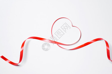 白色背景上孤立的节日红丝带 幸福 礼物 婚礼 假期背景图片