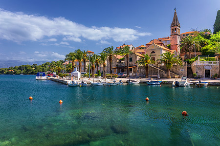 克罗地亚布拉奇岛 Splitska 村的渔船 拥有美丽的港口 Splitska 村布拉奇岛沿海岸区视图 达尔马提亚 克罗地亚 克自然高清图片素材