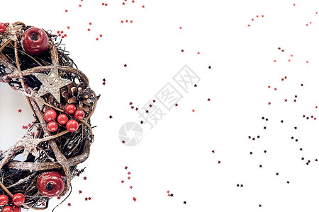 圣诞壁画由树枝制成 上面装饰着金木星和白色背景的红莓泡泡 创意didy 手工艺爱好 带有复制空间的顶端视图 装饰品 作坊花店高清图片素材