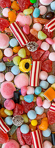 木制背景上各种糖果的种类 吃 空白的 果冻 庆祝活动背景图片
