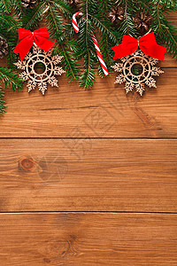 Fir树枝和新年装饰边框 天然木制背景 丝绸乡村高清图片素材