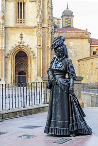 西班牙奥维多的拉摄金塔雕像高清图片