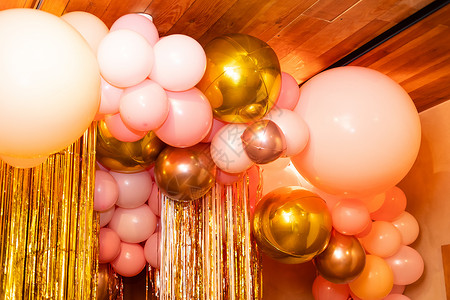 粉色星星气球为情人节 鸡派对或白色背景的婴儿淋浴提供时髦的金属粉红色粉色气球背景