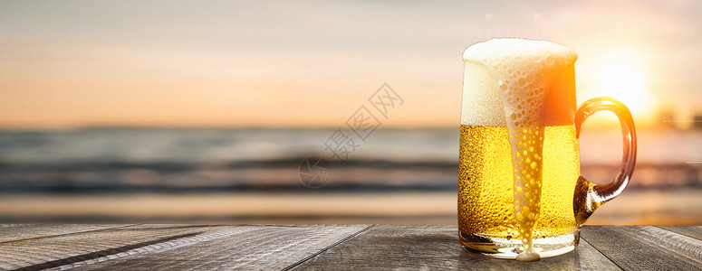 金黄色啤酒清凉一夏设计图片