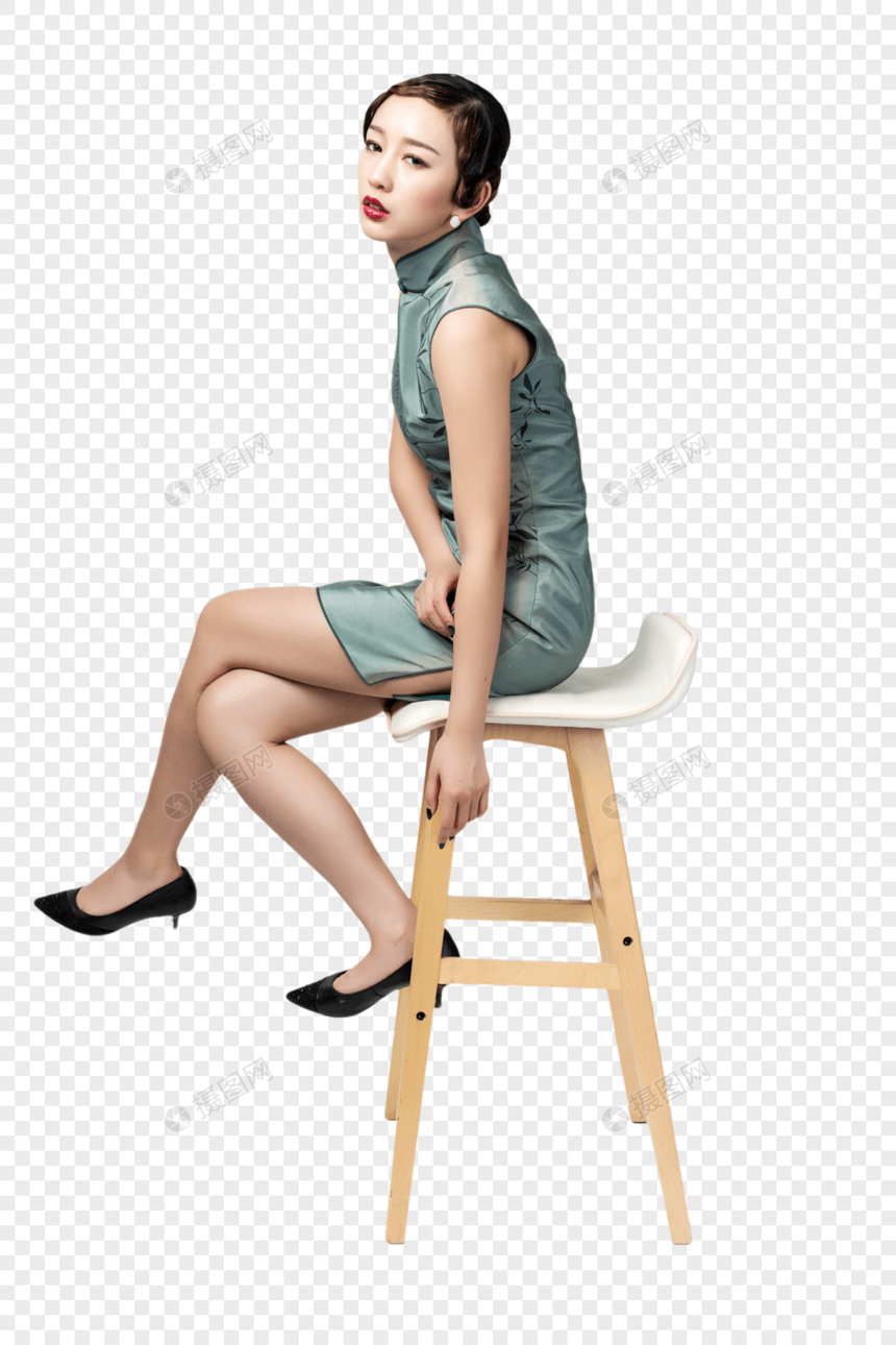 旗袍美女坐在椅子上图片