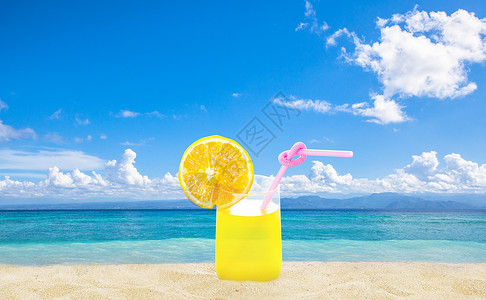 柠檬橘子汁海滩上的果汁设计图片
