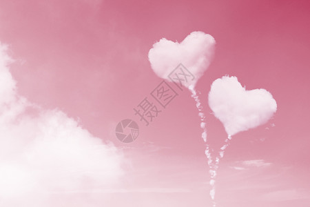 浪漫粉色心形云朵背景图片