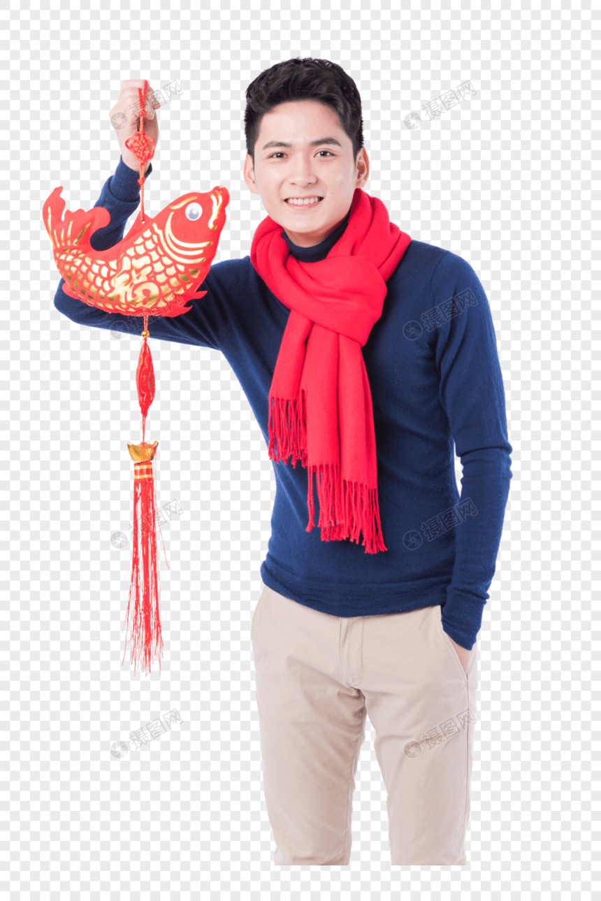 手拿新年挂饰的新年男性人像图片