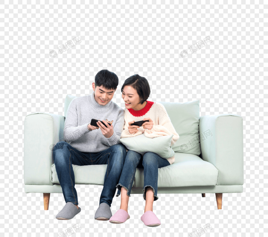 情侣在客厅玩手机游戏图片