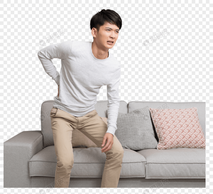 坐在沙发上腰疼的男性图片