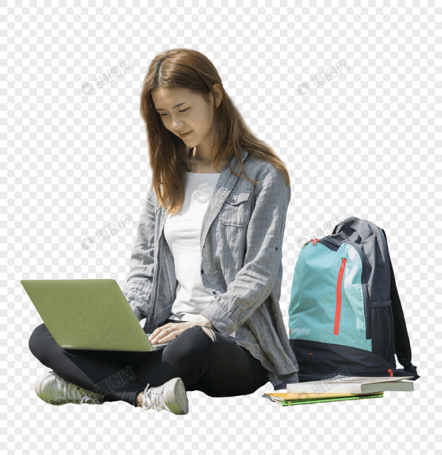 女同学在草坪用电脑学习图片
