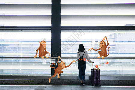女孩与猴子行李逗乐高清图片