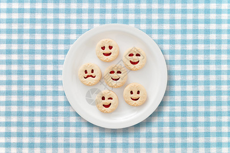 盘子里的饼干微笑饼干设计图片