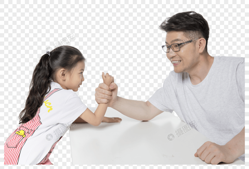 父亲和女儿掰手腕图片