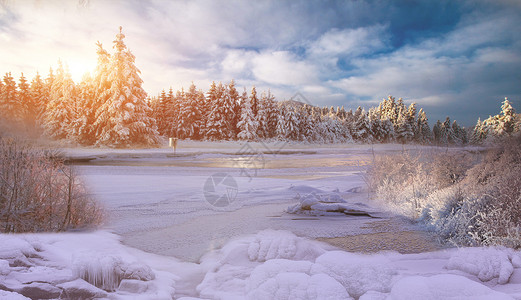 雪山冰泉冬季雪景设计图片