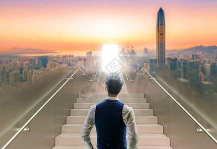 深圳东帝士大厦迈向成功的阶梯设计图片