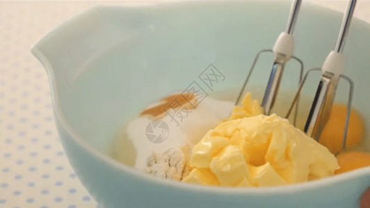 台式甜品搅拌鸡蛋GIF高清图片
