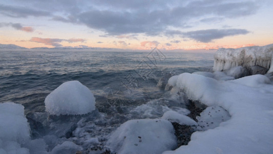 北极冰川融化大海海边GIF高清图片