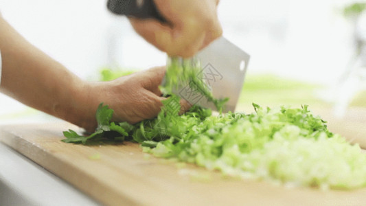 绿色沙拉菜板切菜GIF高清图片