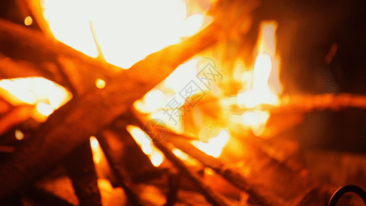 篝火露营火焰实拍GIF高清图片