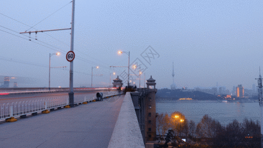 武汉长江大桥延时交通GIF图片