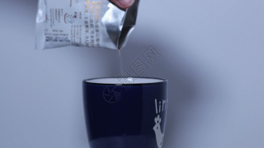 茶包倒咖啡GIF高清图片