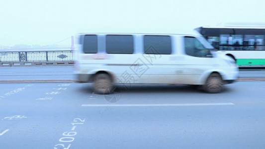 牡丹江大桥来往车辆GIF高清图片