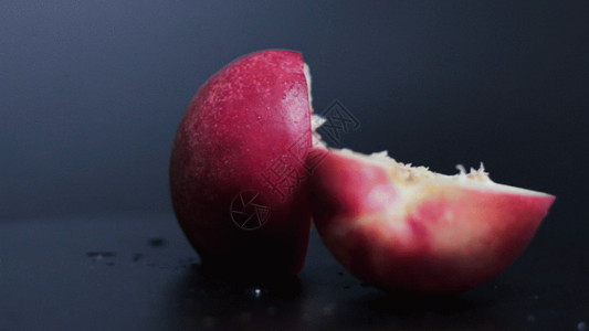 新鲜甜油桃切开水果油桃实拍GIF高清图片