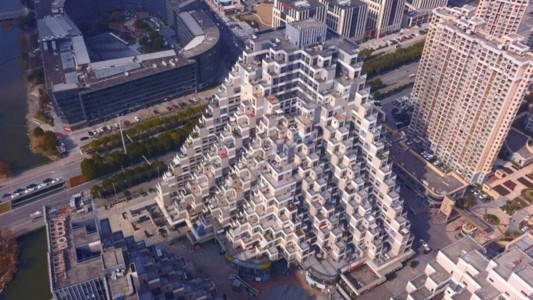 住宅鸟瞰航拍城市金字塔建筑GIF高清图片