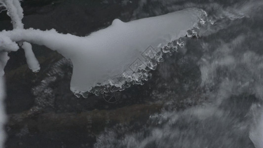 自然温泉新疆冬季温泉流水冰凌GIF高清图片